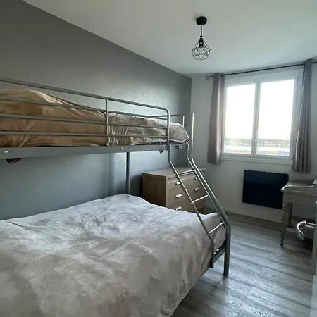 A 200 Metres De La Apartment